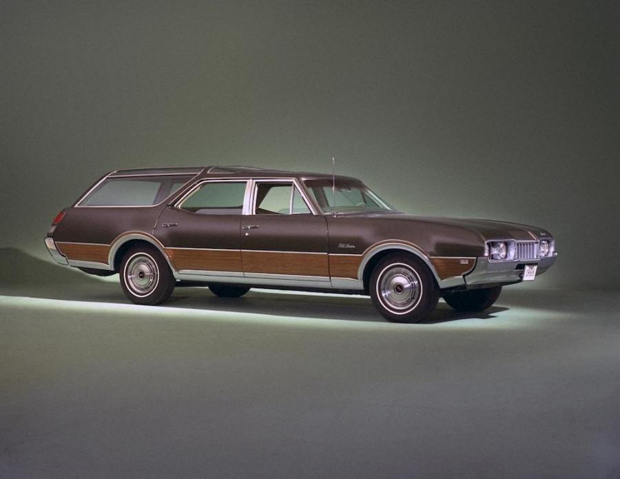  Oldsmobile Vista Cruiser Custom 1968 года  (фото 1 из 8)
